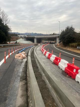 伊勢自動車道芸濃IC改修工事