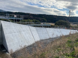 東海環状北勢重力式擁壁